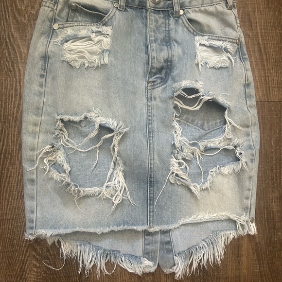 ONE- BY One Teaspoon size 24 distressed mini skirt in EUC - Picture 6 of 14